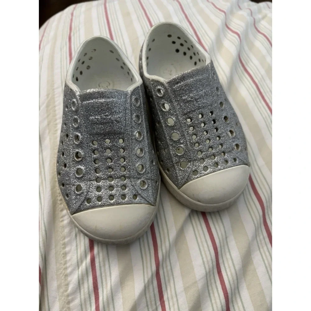 Native Jefferson Silver Sparkle Slip On Water Pool Shoes 6
